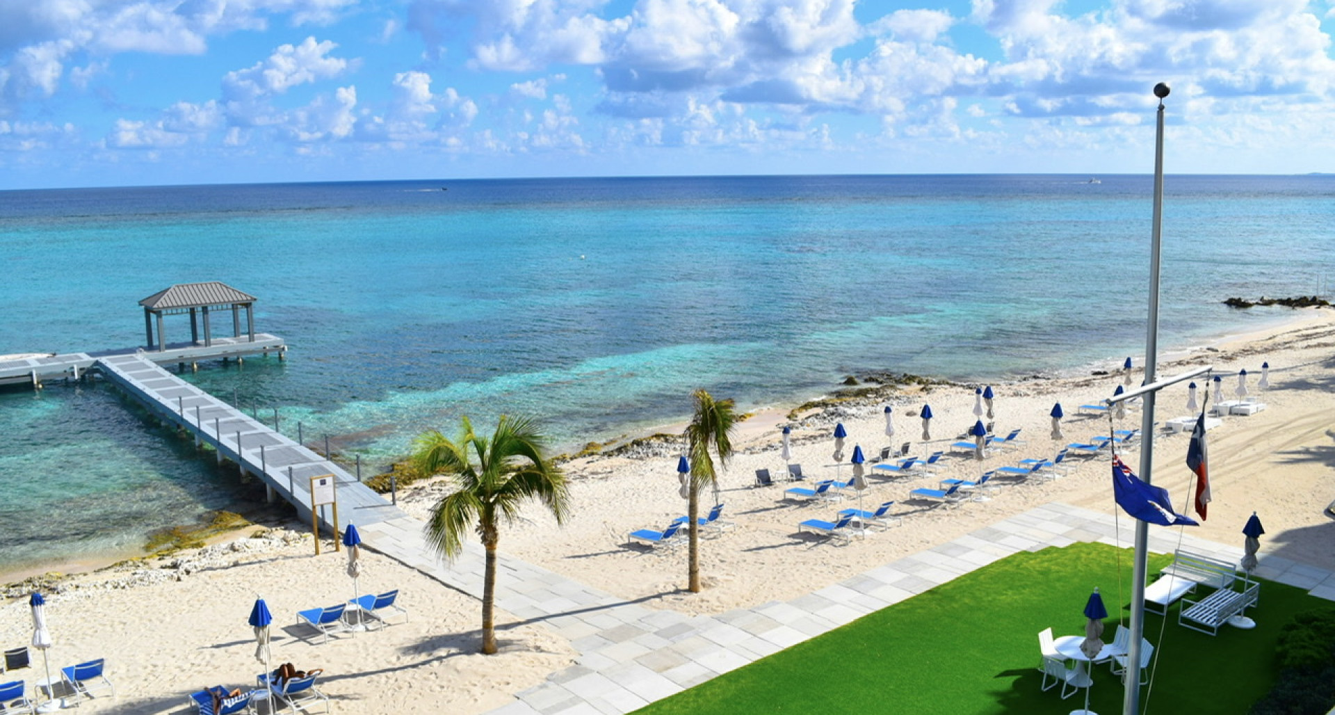 Rum Point Club – Enormous Width on Beachfront image 3