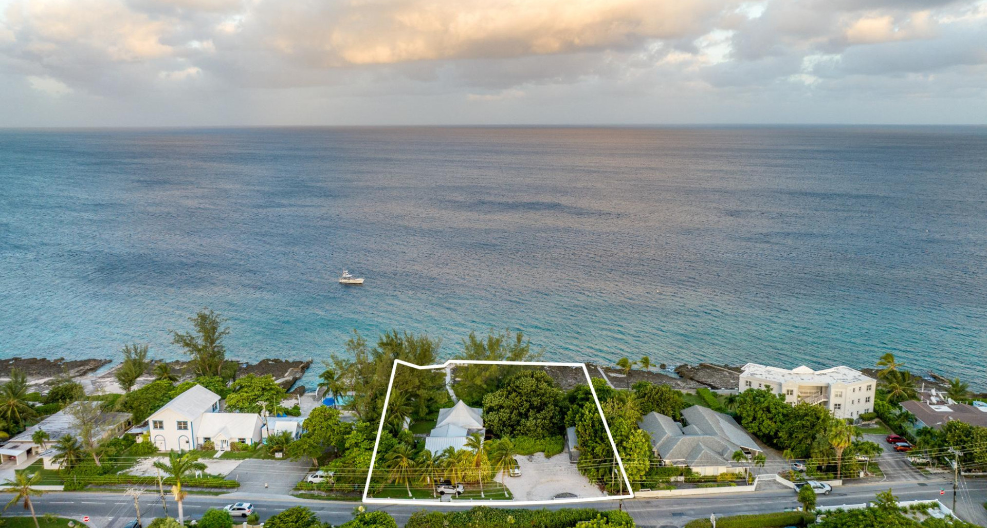 RE/MAX real estate, Cayman Islands, George Town South, Freehold - Introducing this ult