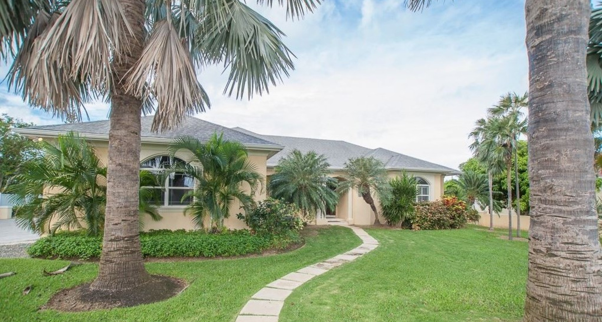 SAVANNAH HOME – LAKE WILLOW