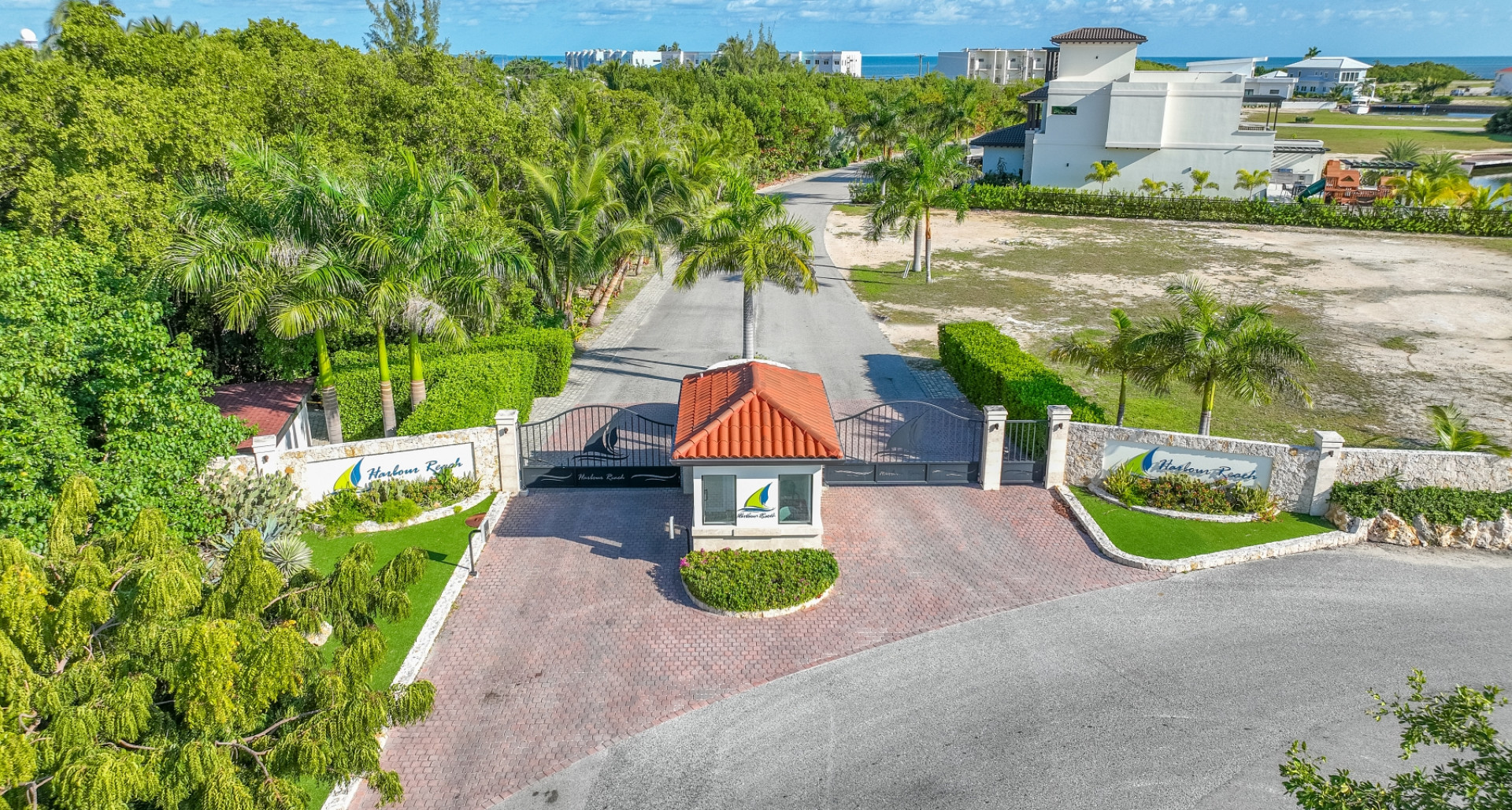 HARBOUR REACH CANAL FRONT ESTATE LOTS