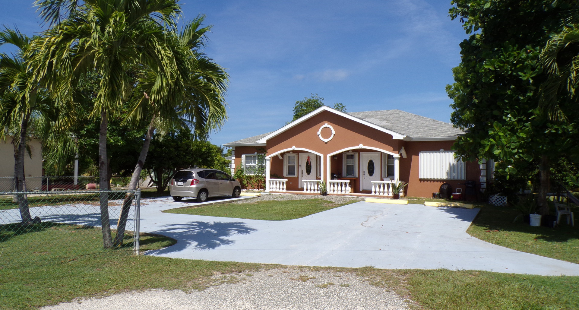 Detached Home with Pool and large garden in Northward