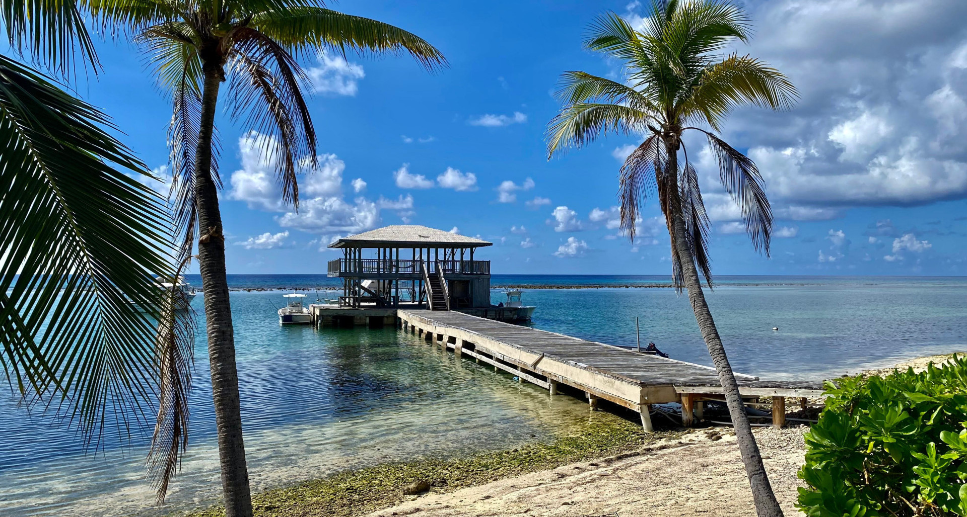 Carib Sands, Ocean Front On The Brac