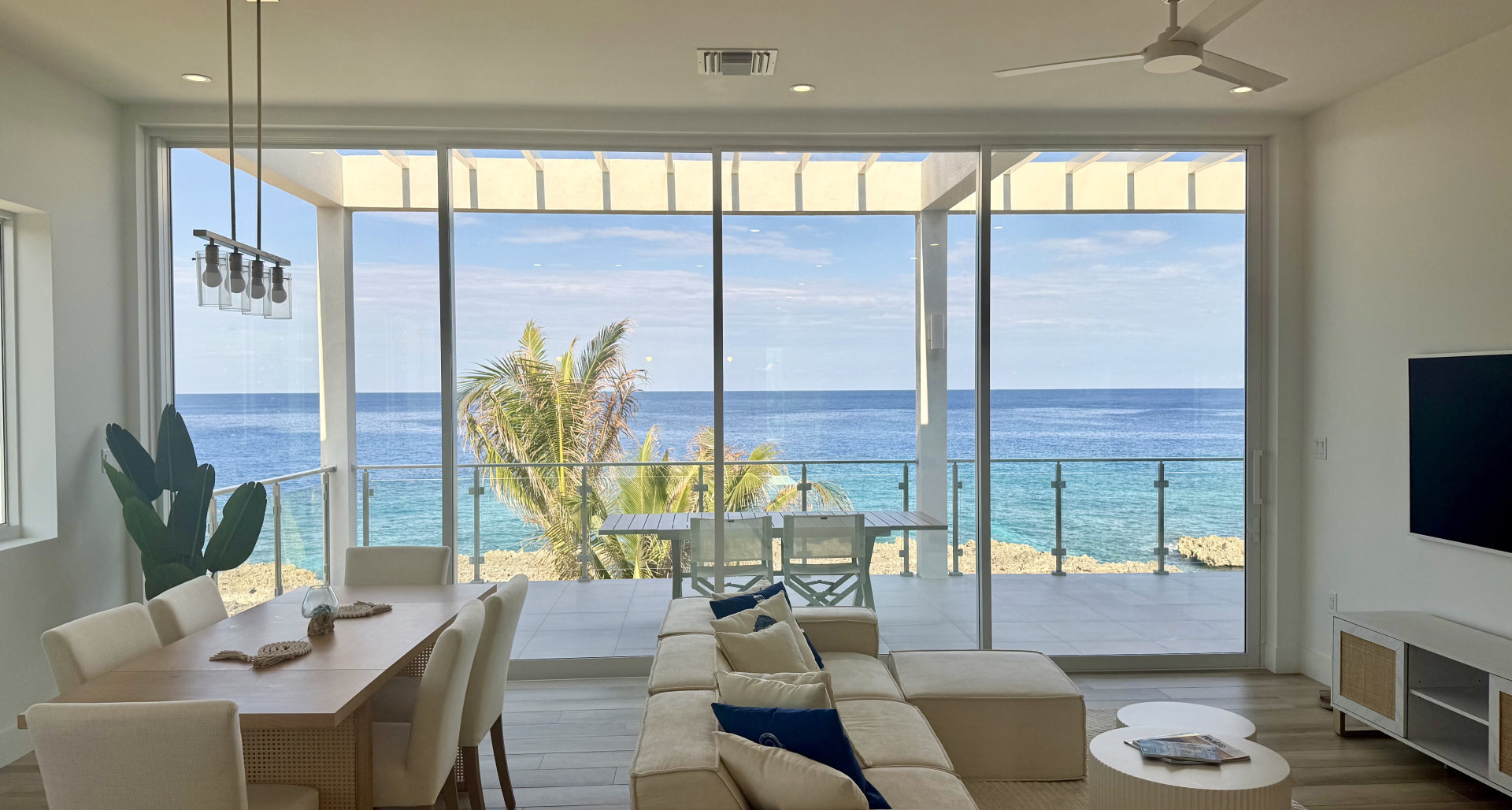 Oceanfront Penthouse- Stunning New 3 Bed- Sunset Point image 1