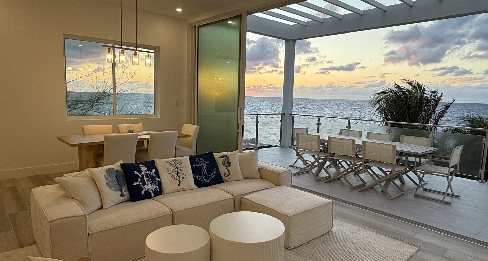 Oceanfront Penthouse- Stunning New 3 Bed- Sunset Point image 3