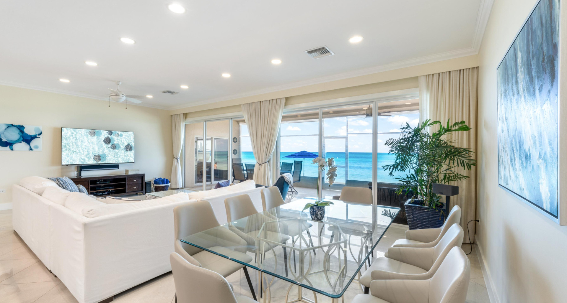 Laguna del Mar Beachfront Residence with $276K Annual Rental Income ($180K Net) image 1