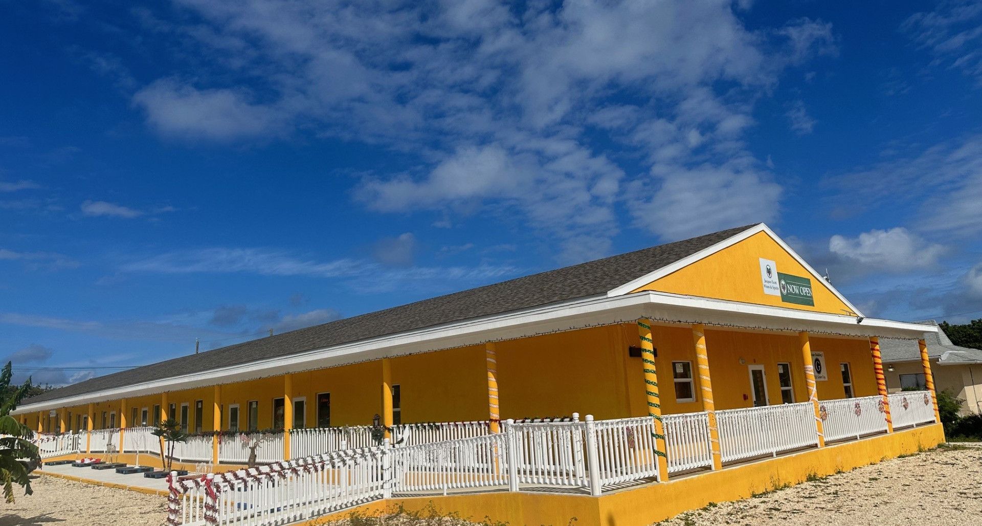 Cayman Brac – Avistar Building – Commercial & Residential Building