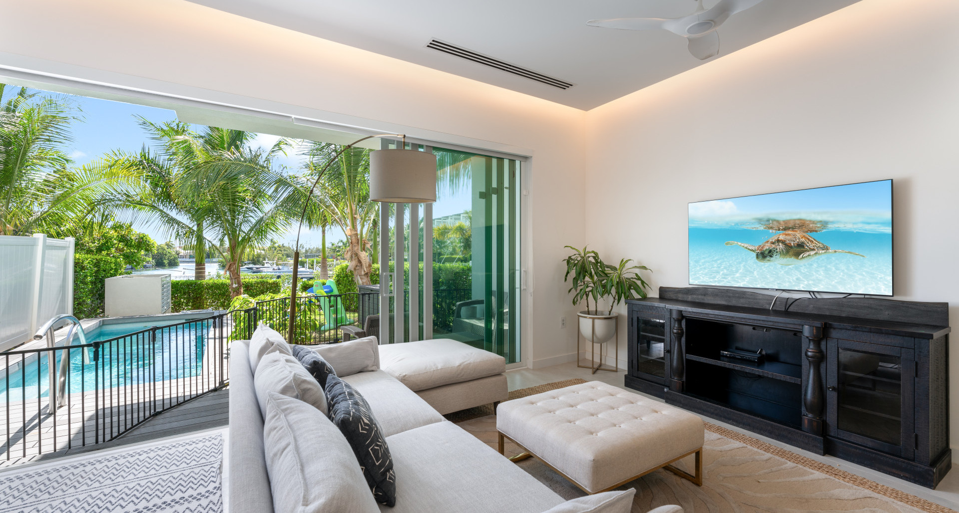 SOLARA 3 BED VILLA | CRYSTAL HARBOUR image 3