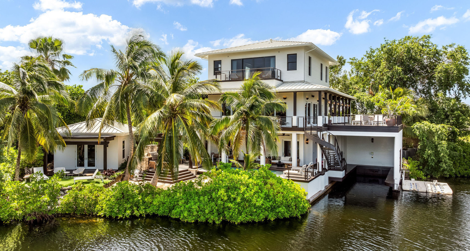 Whole Duplex On Oversized Canal Lot