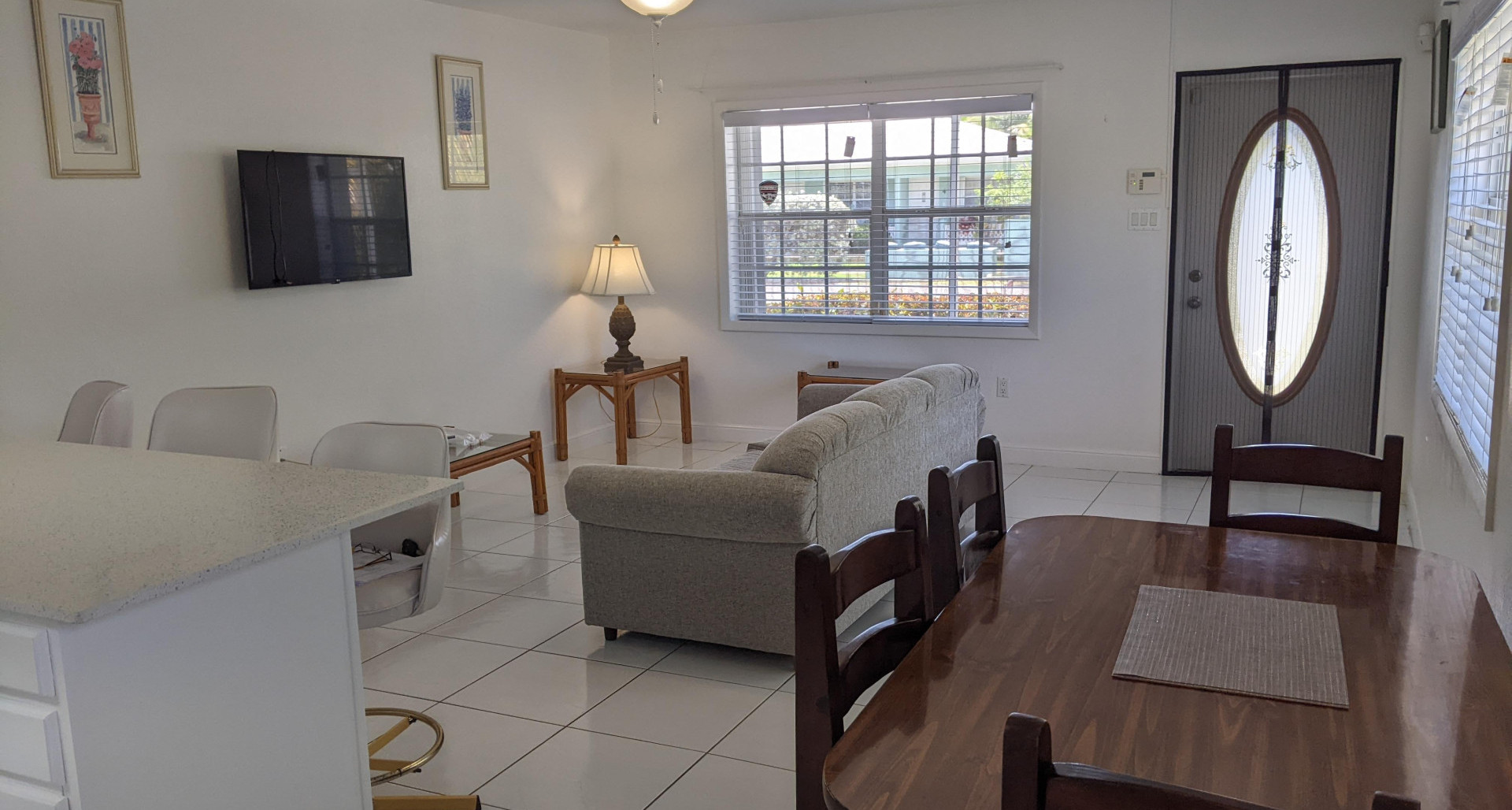 FULLER COURT – SPACIOUS 1 BEDROOM image 2