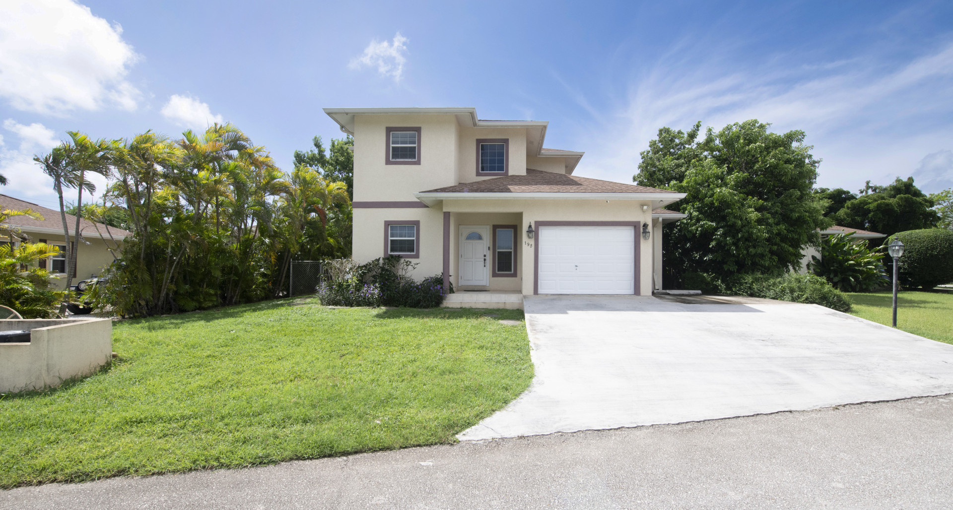 Detached Home with Pool and large garden in Northward