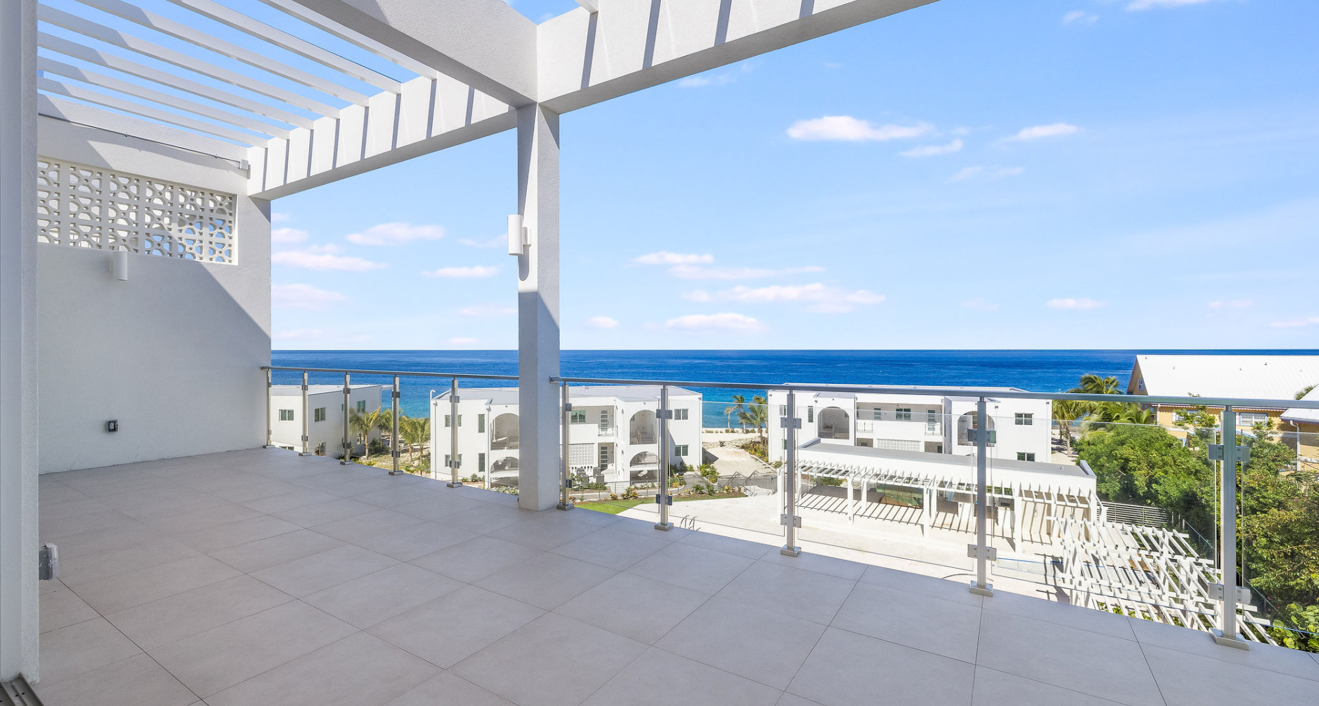 Sunset Point Corner Penthouse with Fabulous Sea Views image 1