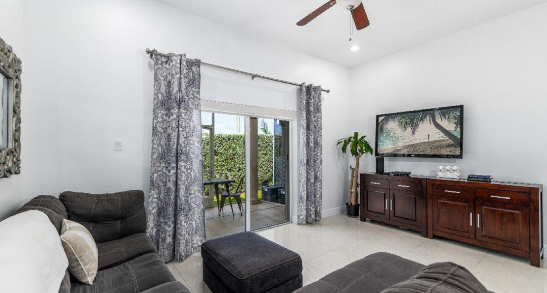 SNUG HARBOUR VILLAS | UNIT 16 image 1