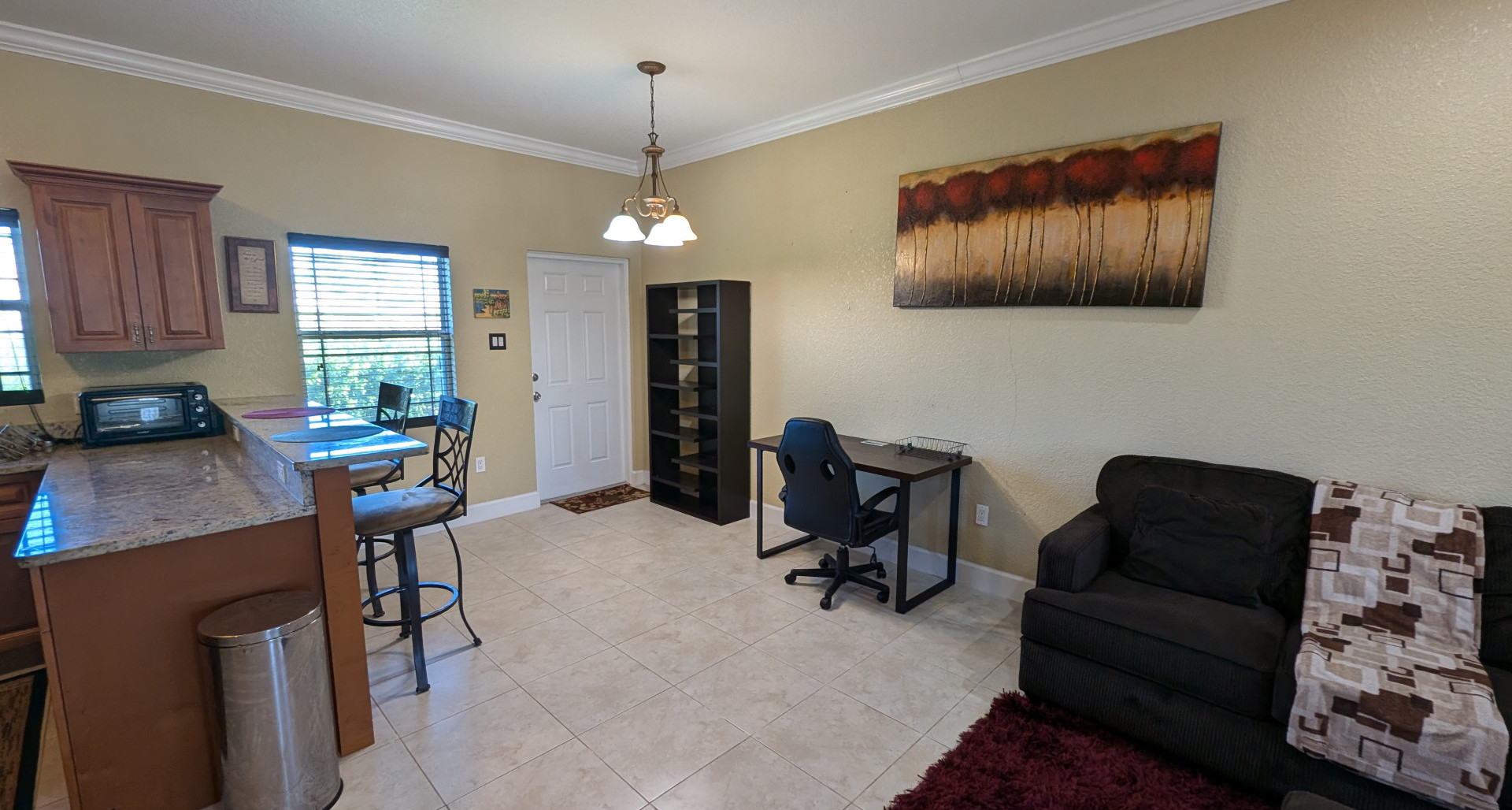 SPACIOUS ONE BED – MEADOWLARK VILLAS image 3