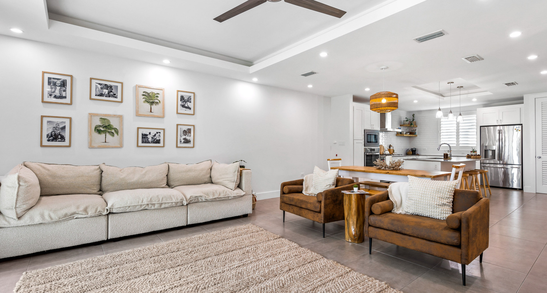 SOUTH BAY ESTATES – MODERN, BEAUTIFULLY DECORATED 4-BED TOWNHOME image 1