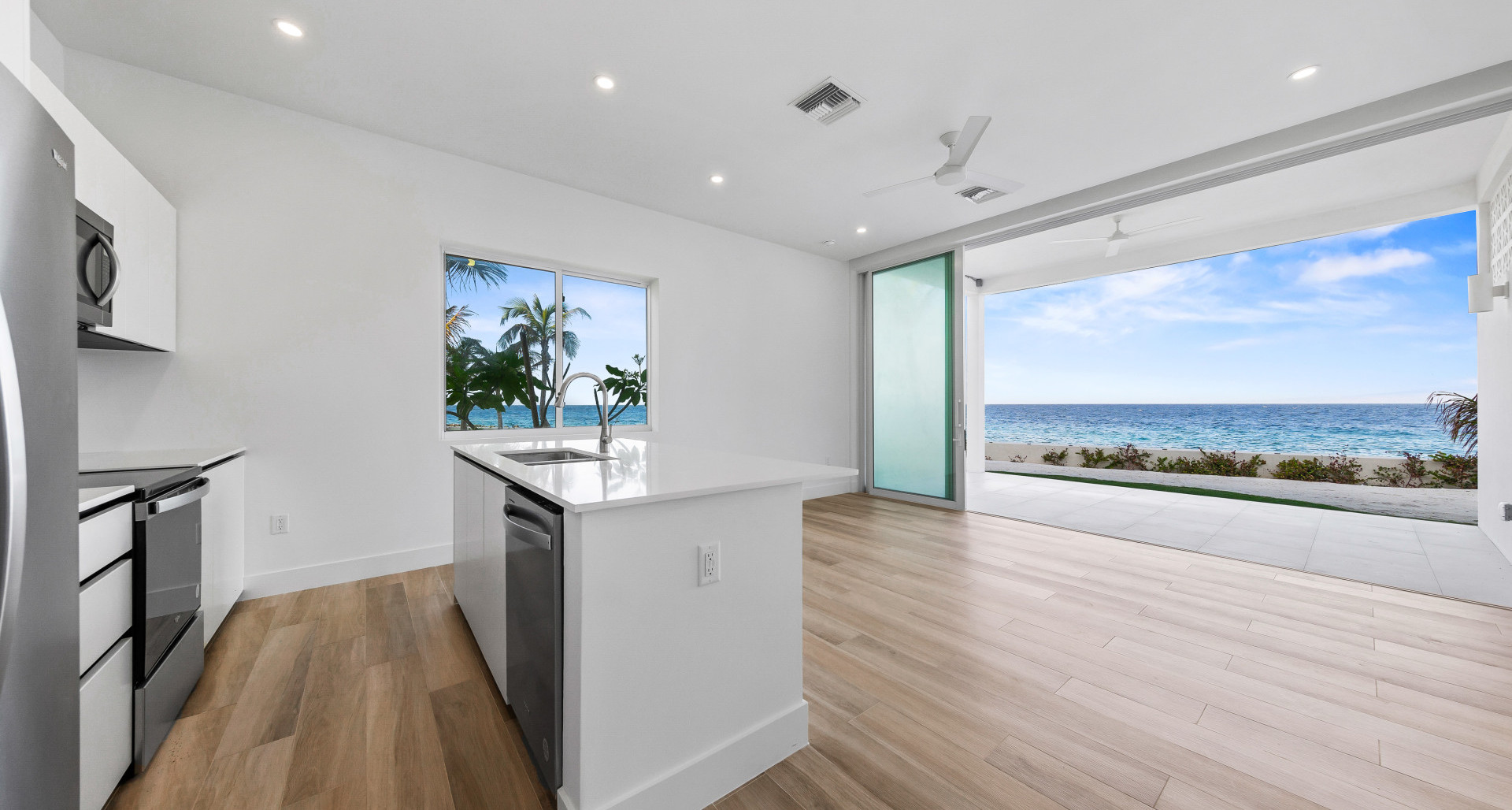 29 SUNSET POINT: A STELLAR, OVERSIZED 1-BED END-UNIT ON THE SEAFRONT image 1