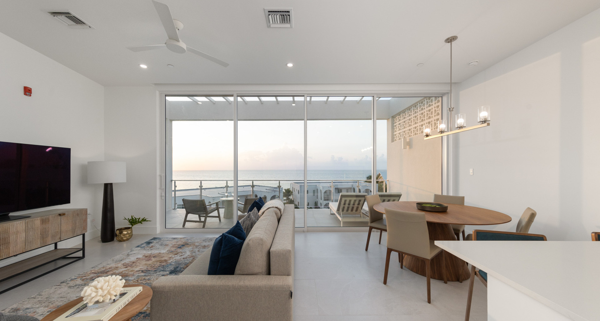 21 SUNSET POINT- 3RD FLOOR OVERSIZED 1 BED/ 1.5 BATH CONDO | PHENOMENAL VIEWS! image 2