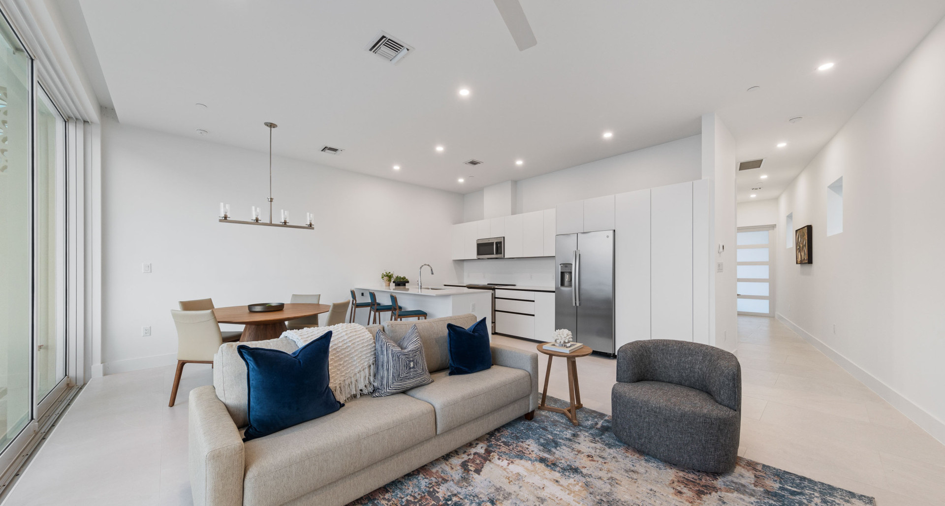 21 SUNSET POINT- 3RD FLOOR OVERSIZED 1 BED/ 1.5 BATH CONDO | PHENOMENAL VIEWS! image 3