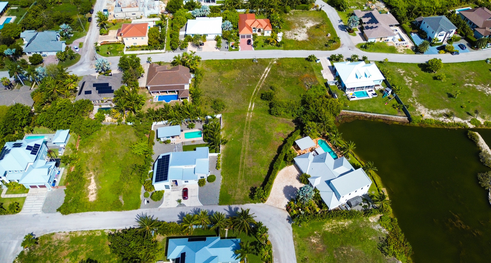 Large Highlands House Lot, West Bay image 2