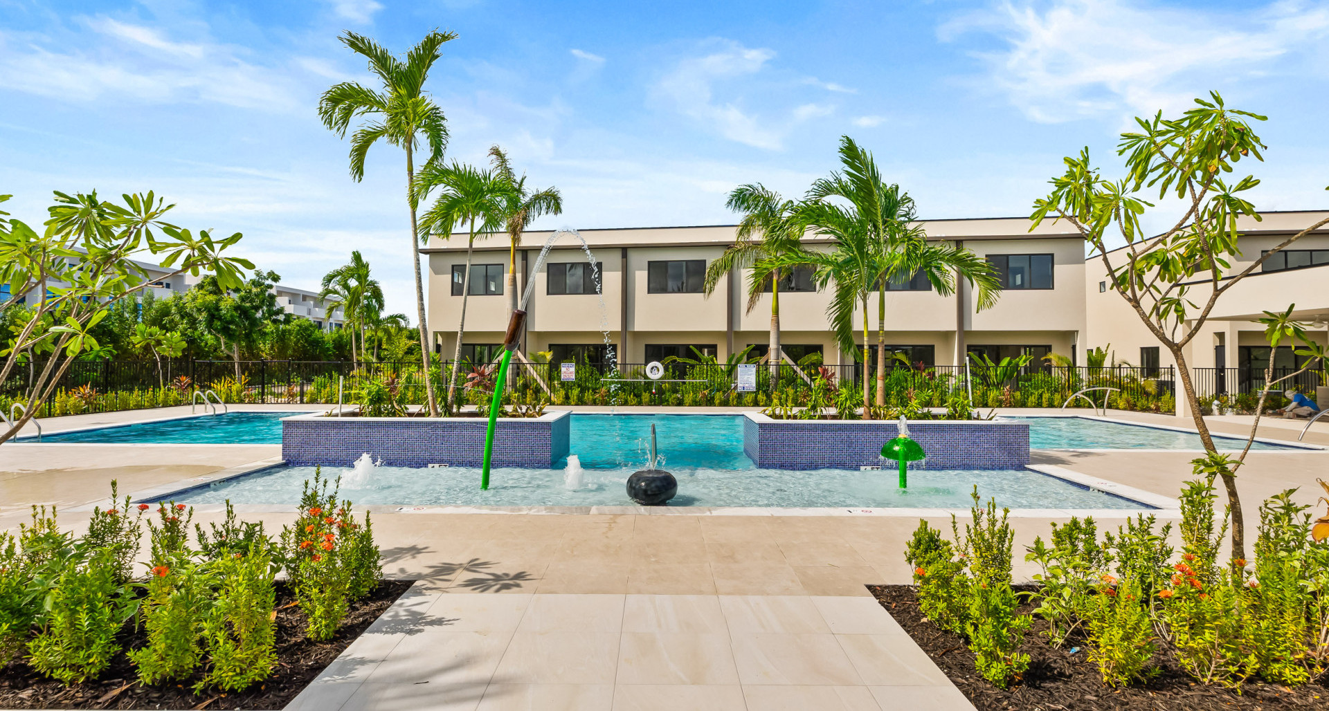 6 PRIVÉ, SOUTH SOUND | UPGRADED 2-BED/2.5-BATH POOL VIEW END UNIT image 3