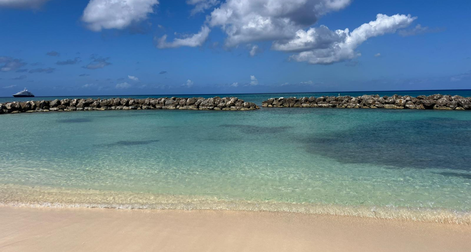 Hyatt Centric Resort – Beach View 1 BR Outside Corner image 3