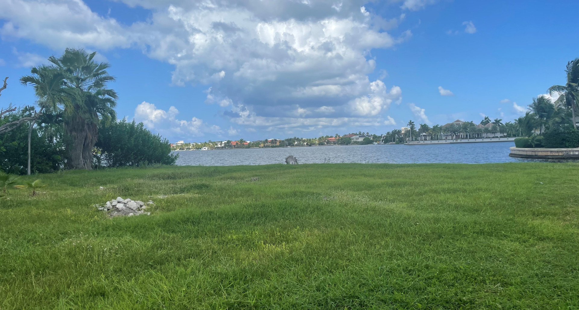 Governors Harbour – Very Wide Lot image 1