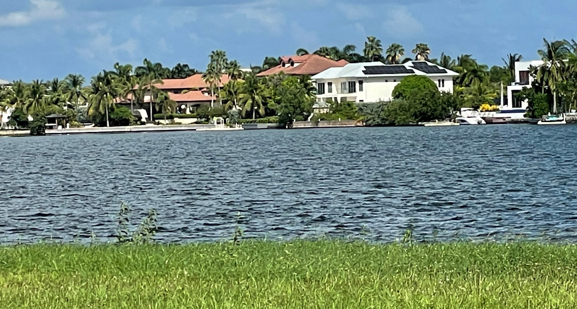 Governors Harbour – Very Wide Lot image 2