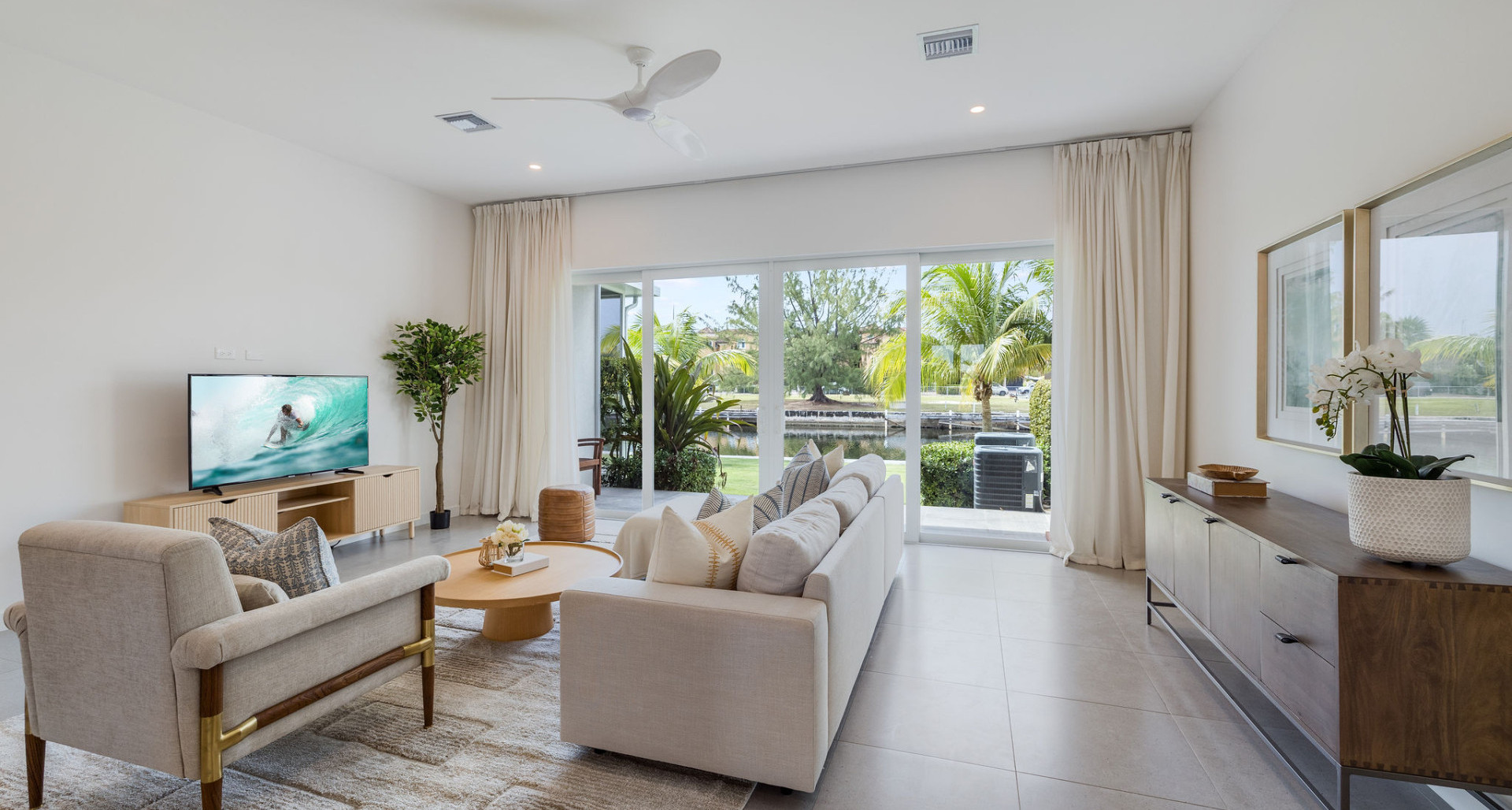 Grand Hyatt – Beach Resort – Beachfront Suite