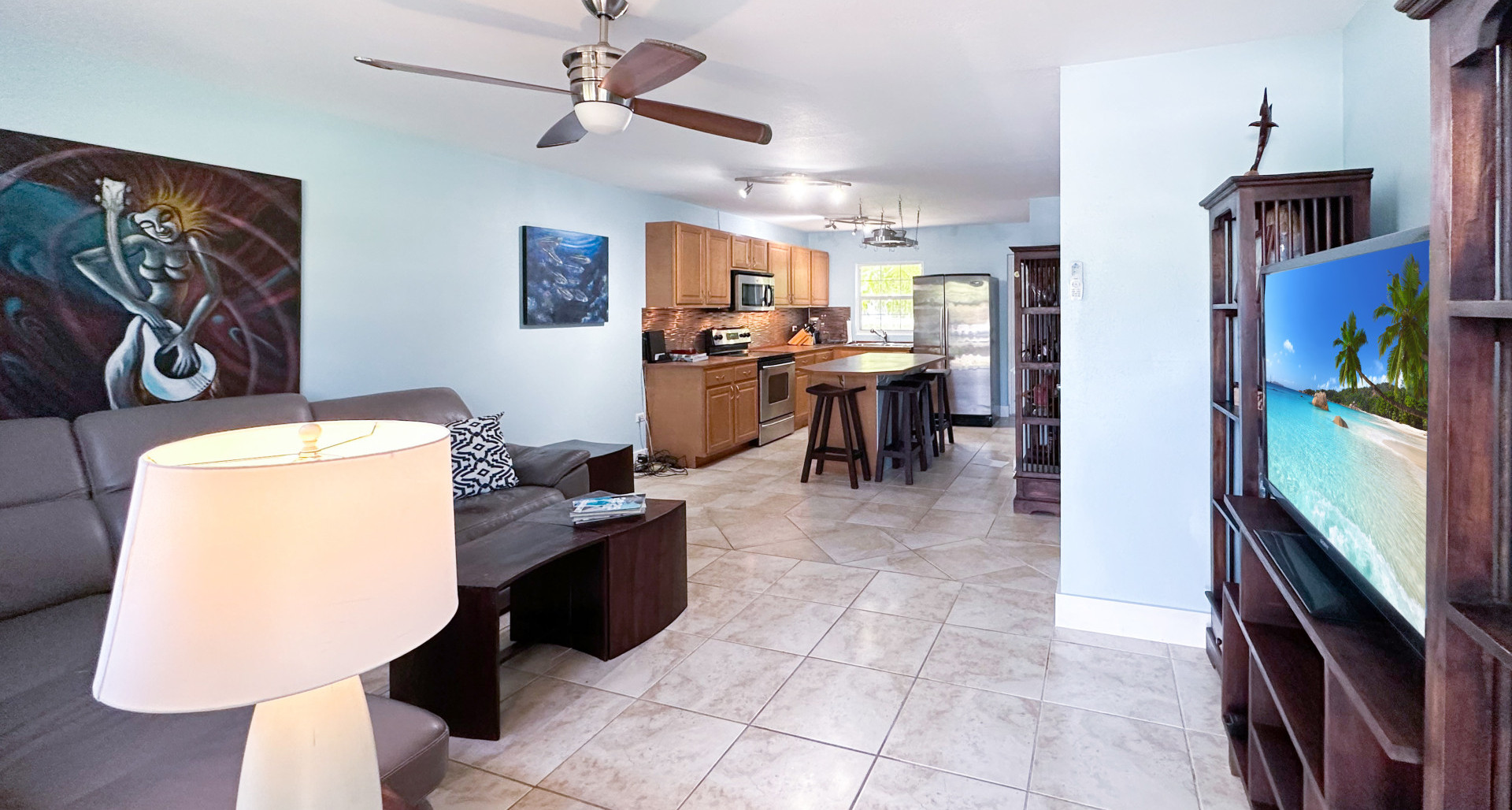 Banana Walk, 2 Bedroom in South Sound image 2