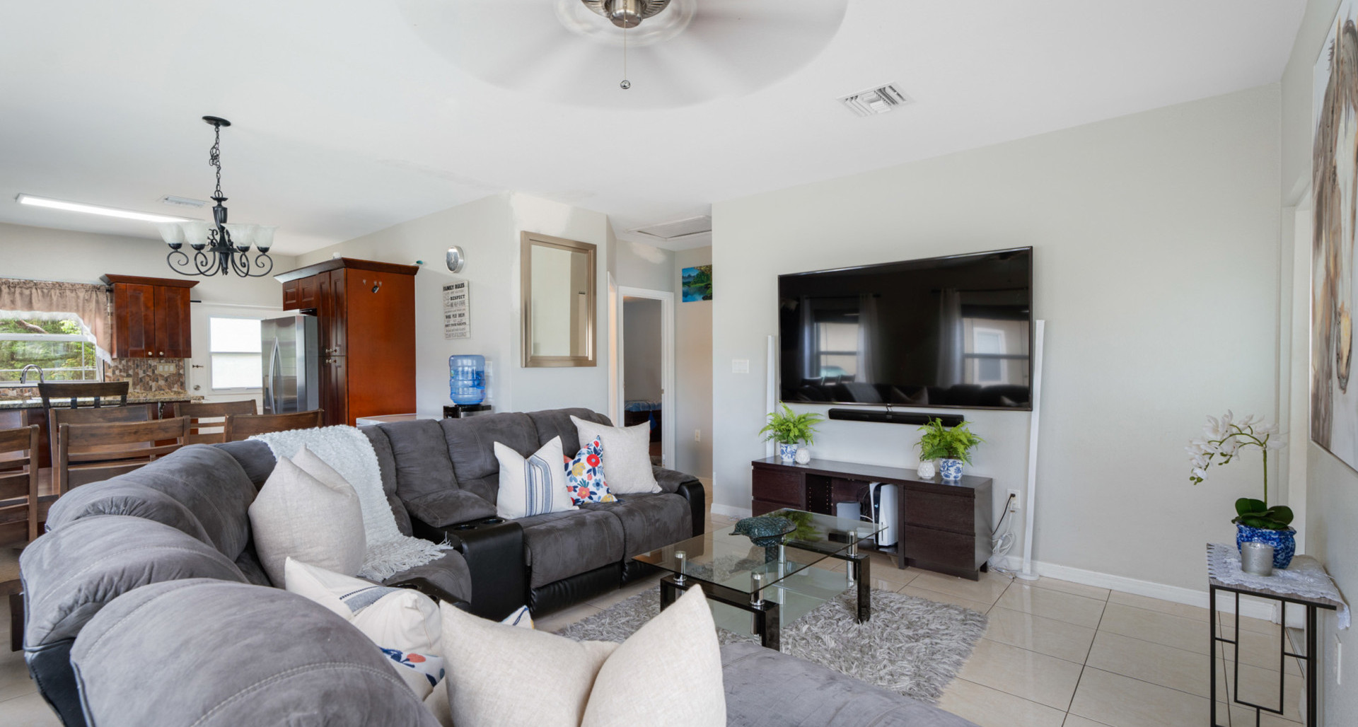 HOPE SPRING CRESCENT, LOWER VALLEY- FANTASTIC 3-BED HOME WITH BRAND NEW 1-BED RENTAL APARTMENT image 2