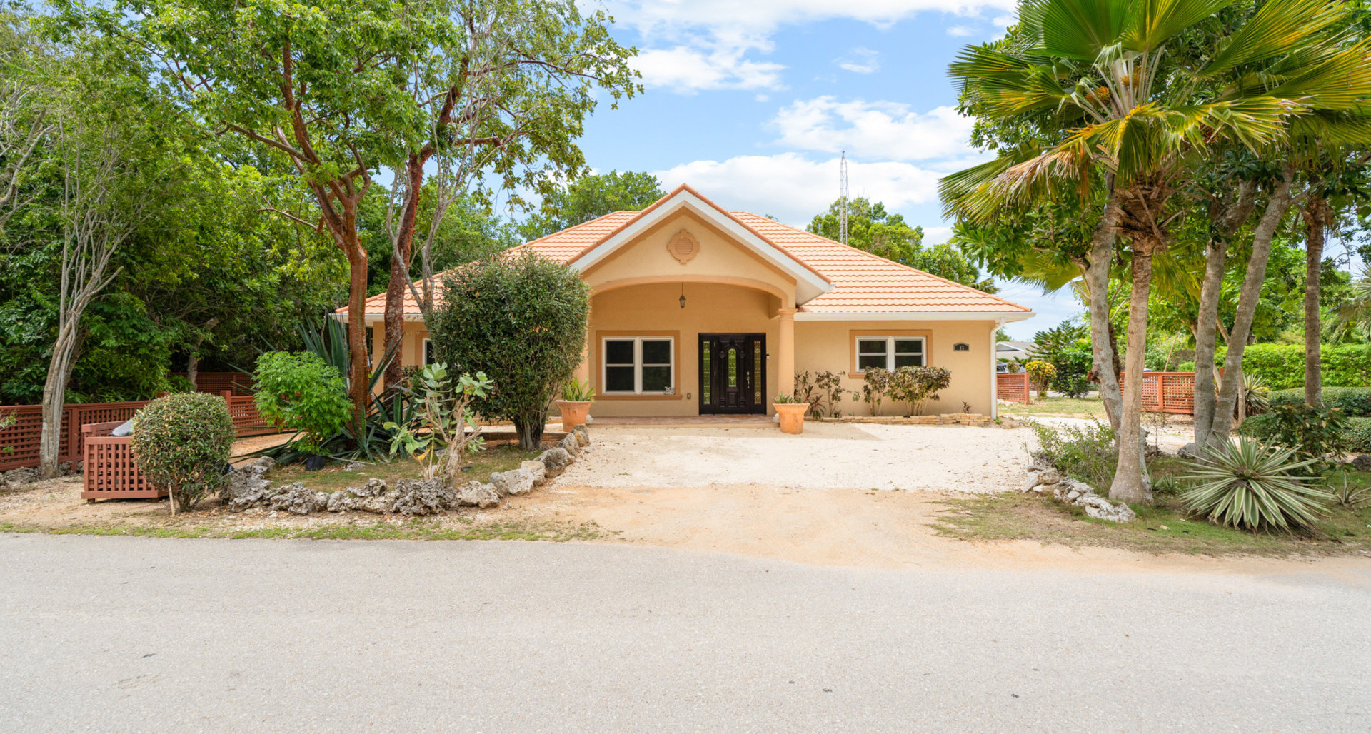 85 NATURE’S CIRCLE- LARGE, METICULOUSLY MAINTAINED 4-BED HOME ON 0.33 ACRES image 1