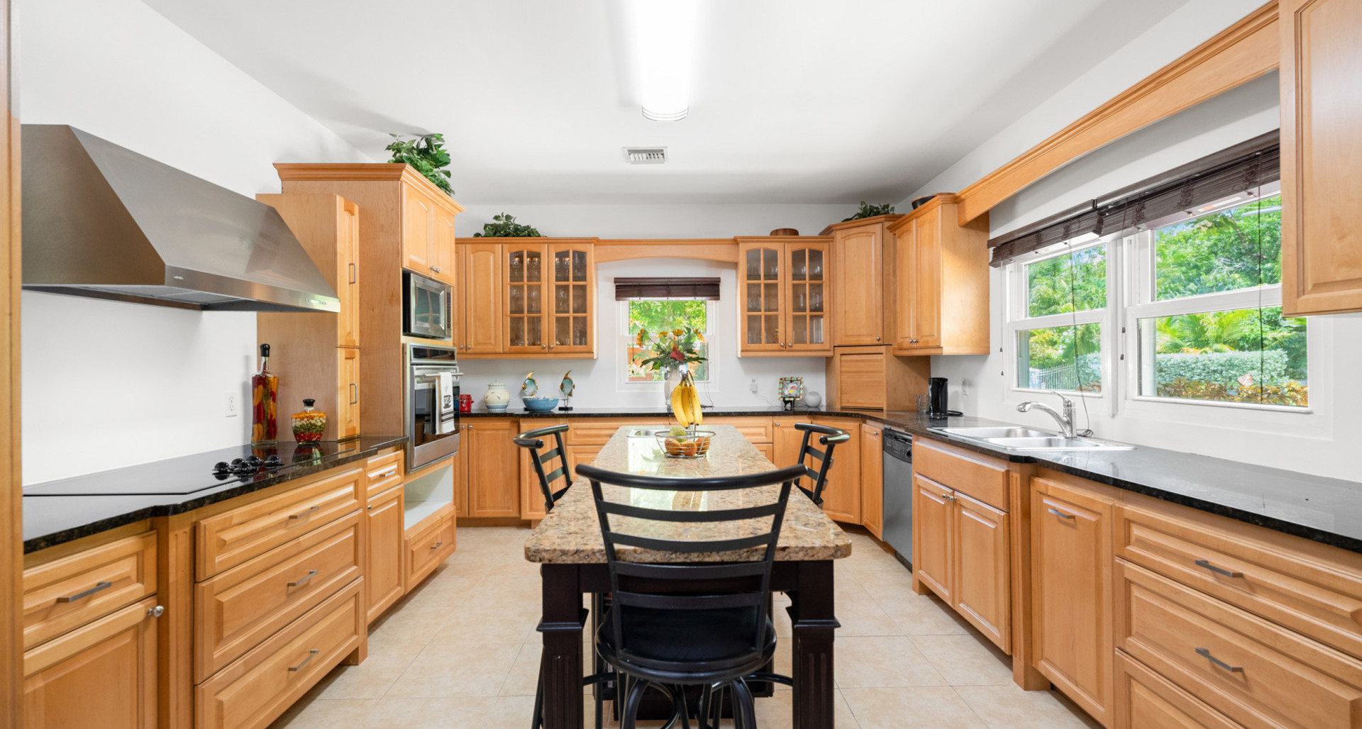 85 NATURE’S CIRCLE- LARGE, METICULOUSLY MAINTAINED 4-BED HOME ON 0.33 ACRES image 3