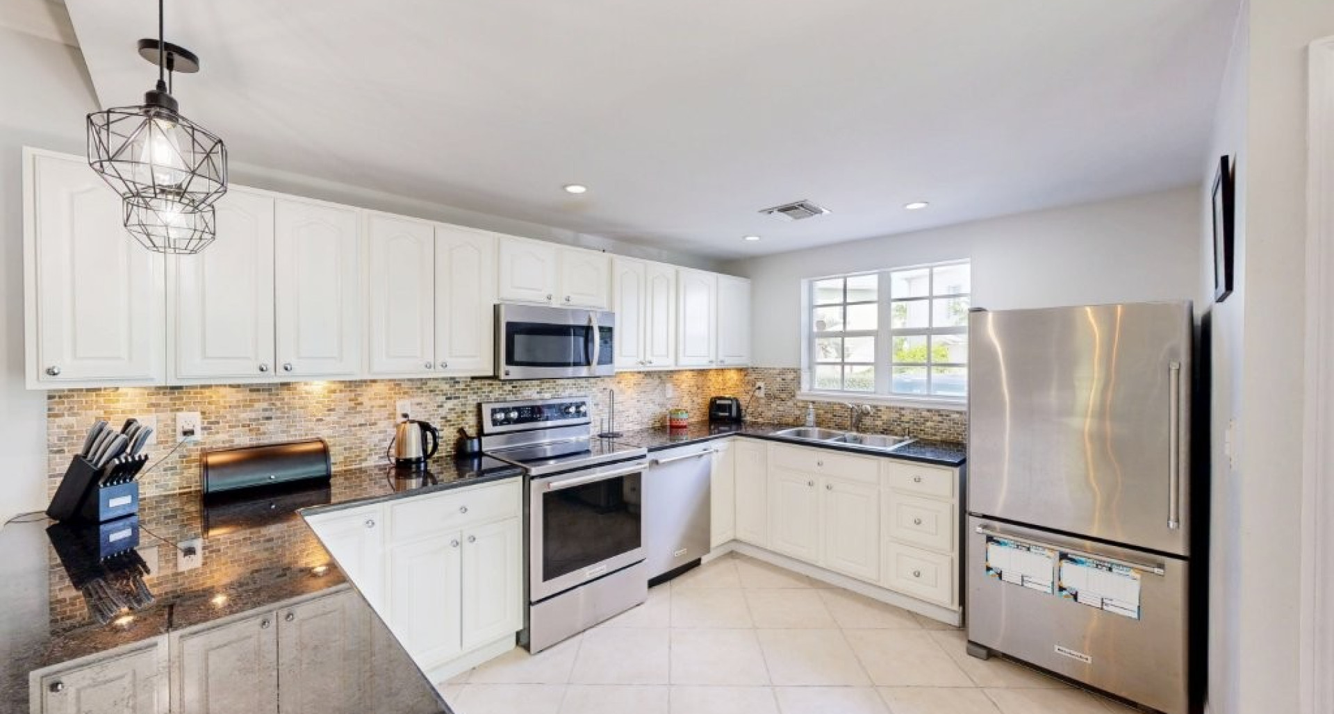 Happy 3 bed Townhome at Garden Retreat in GT image 3