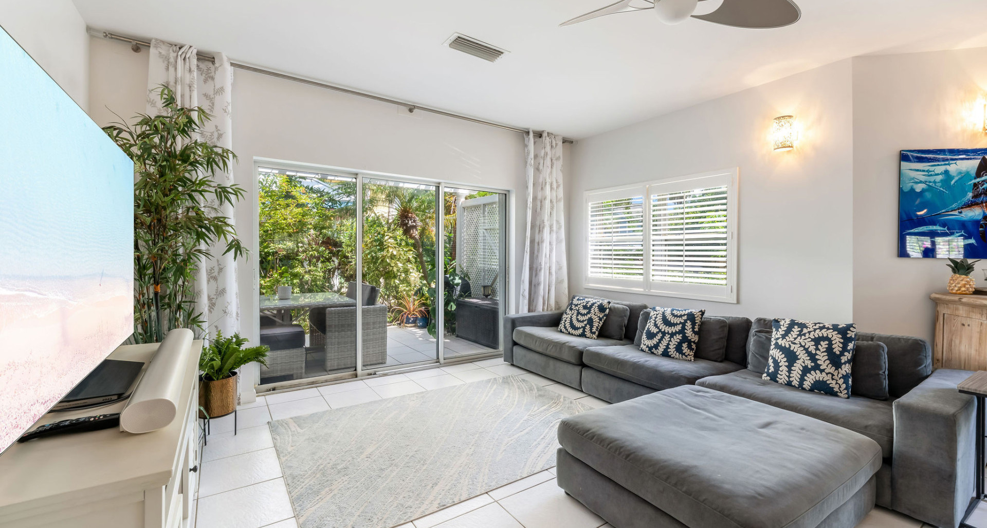105 COCONUT BAY | UPGRADED END-UNIT TOWNHOUSE IN A QUIET, OCEANFRONT COMMUNITY image 2