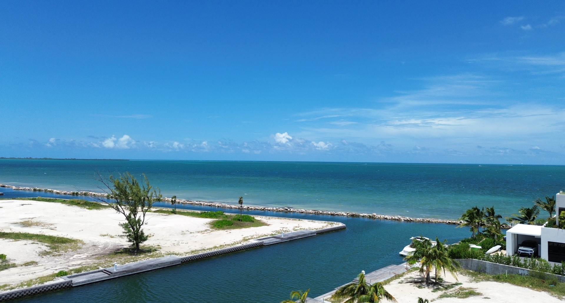 RE/MAX real estate, Cayman Islands, W Bay Bch North, Freehold - With expansive water