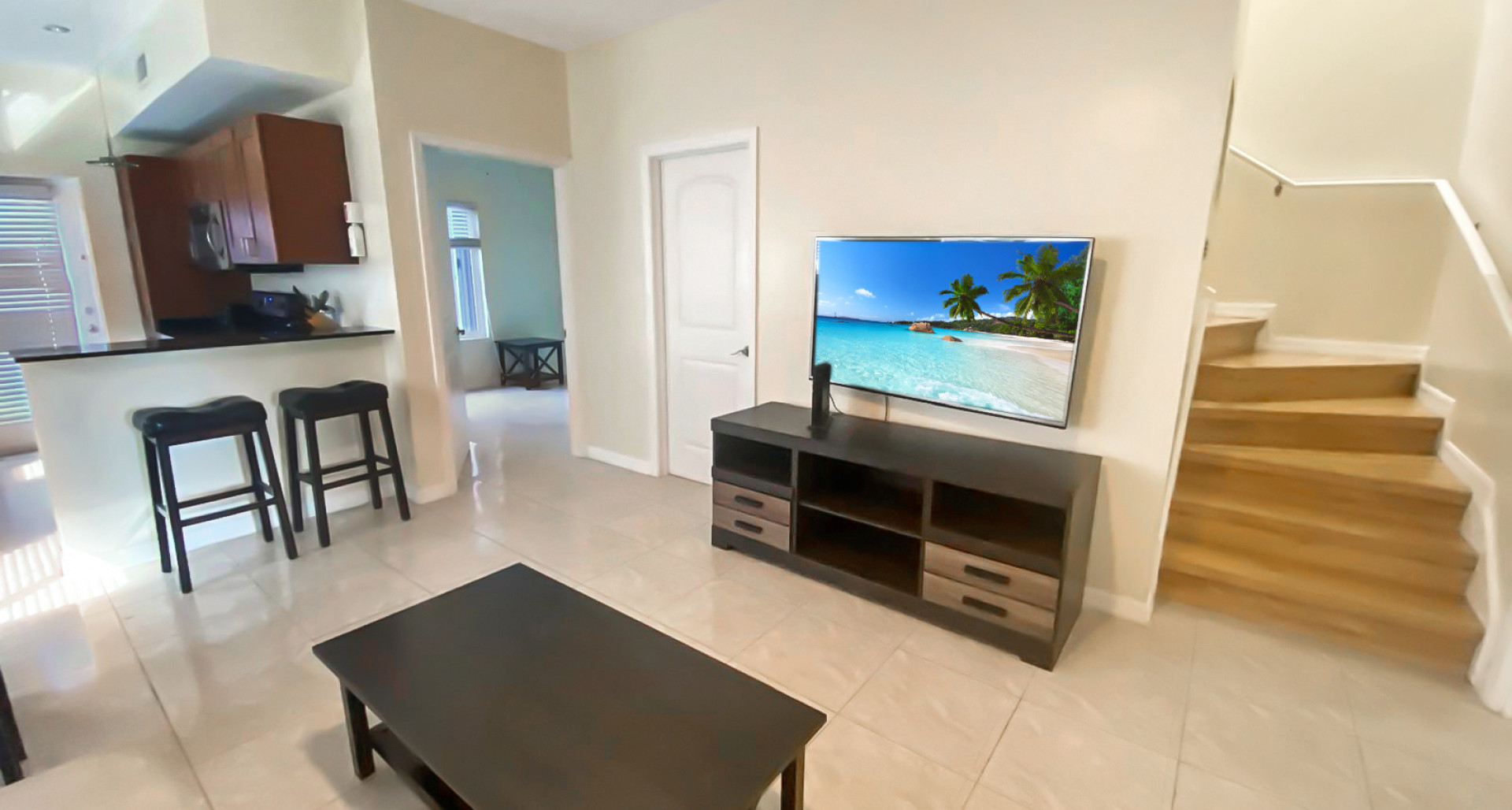 Satin Wood 4 Bdrm 3 Bath Home image 2