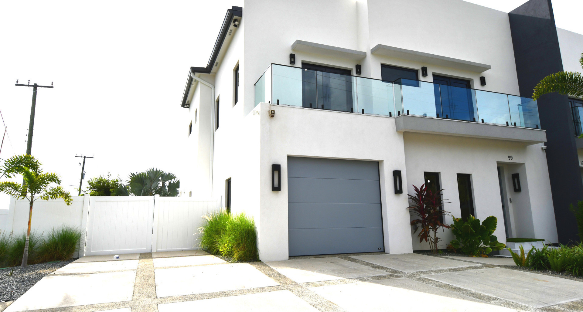 Brand New Luxury Villa image 2