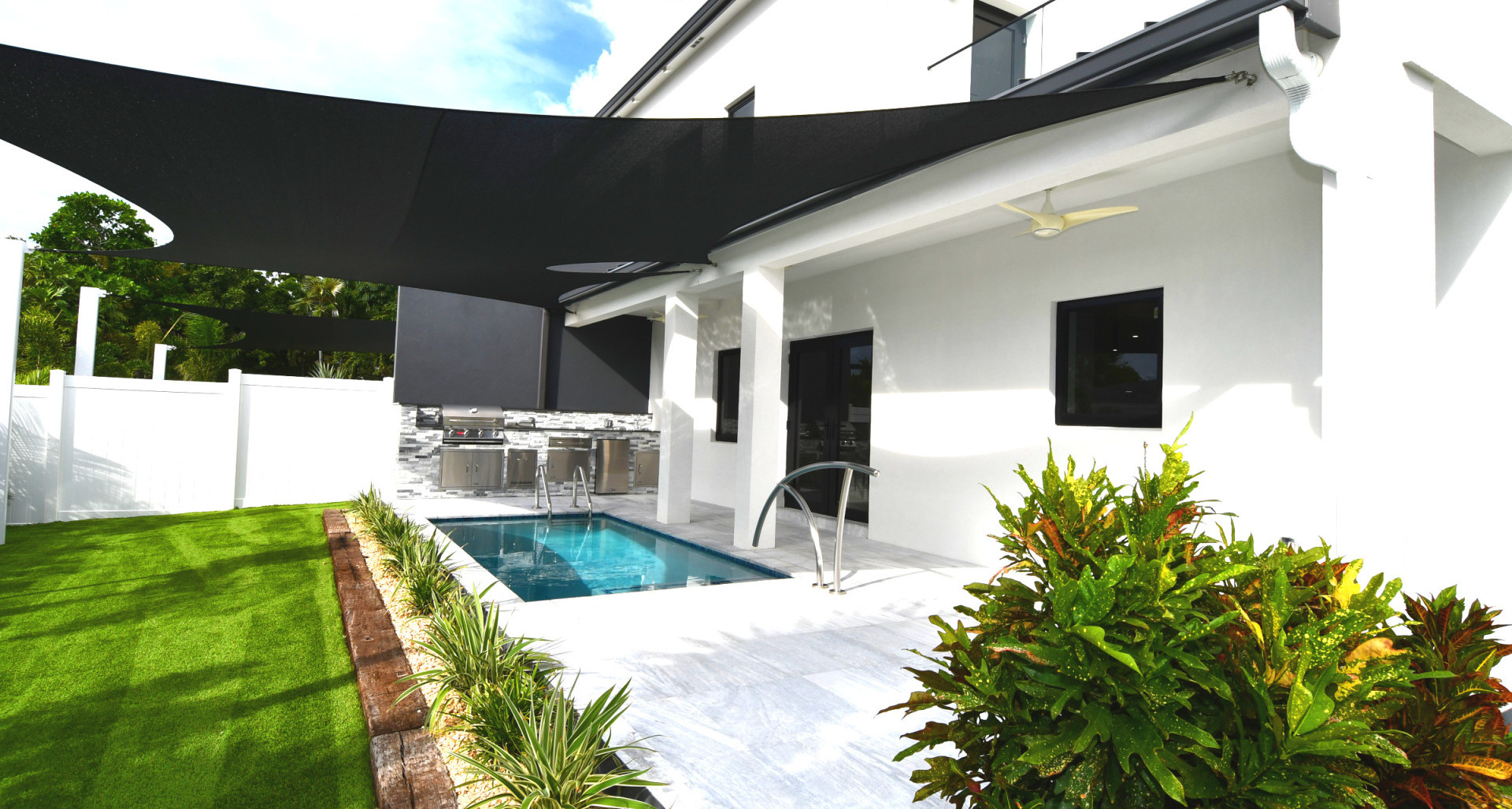 Brand New Luxury Villa image 3