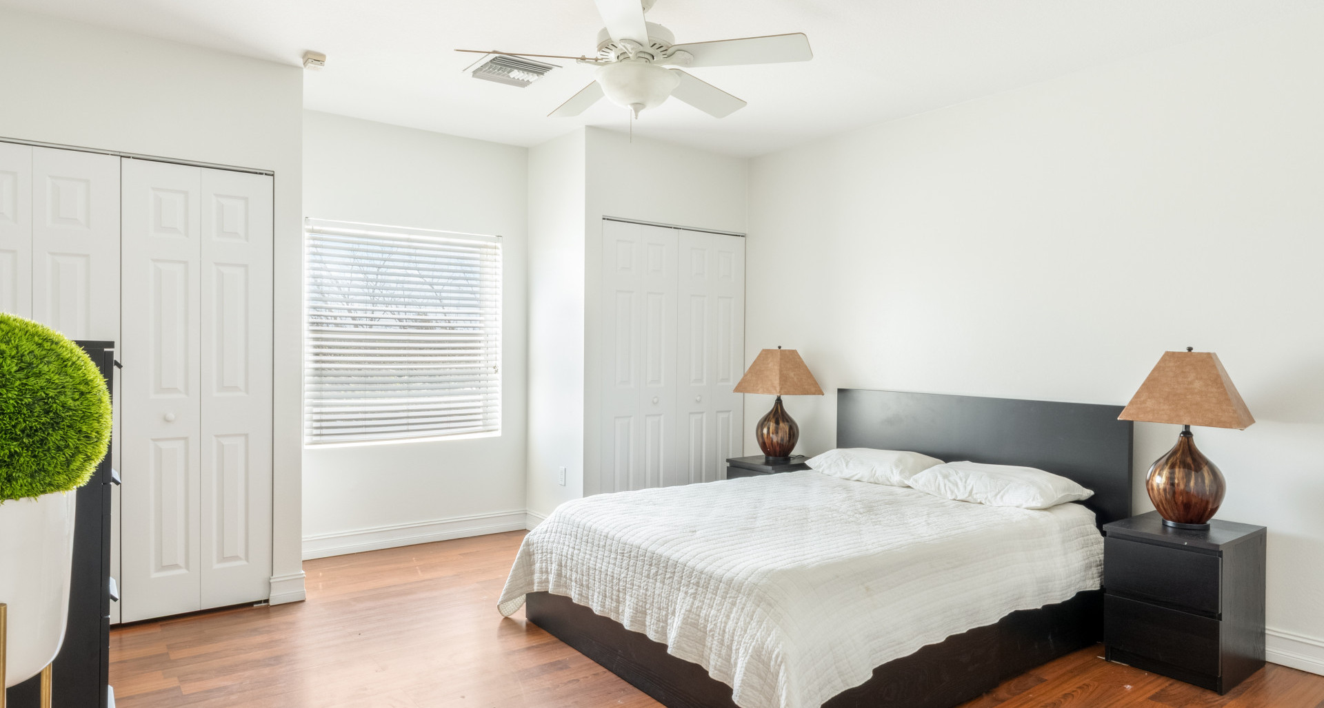 #50 Executive Suites | George Town – Investor Opportunity, 2 Bed Middle unit image 3