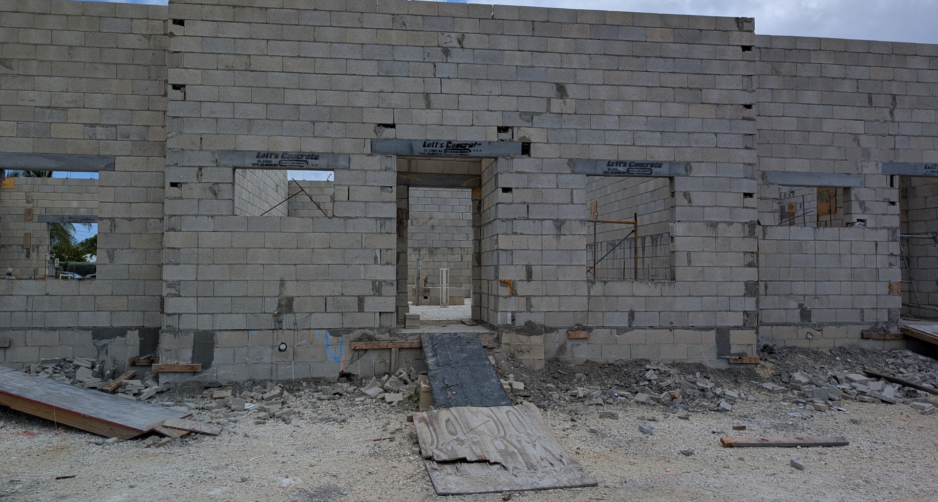 MOONLIGHT MEWS image 2