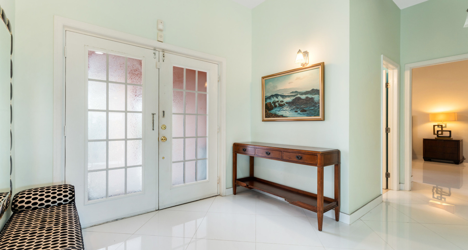 Britannia #630 | Seven Mile Corridor – Spacious Canal Front Living image 2