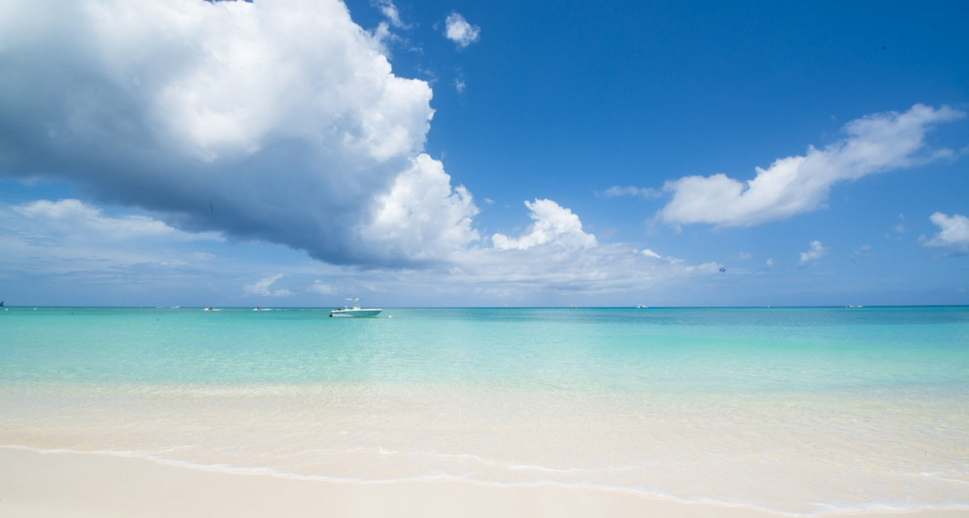 Lacovia – Outside Corner Spectacular Views image 2