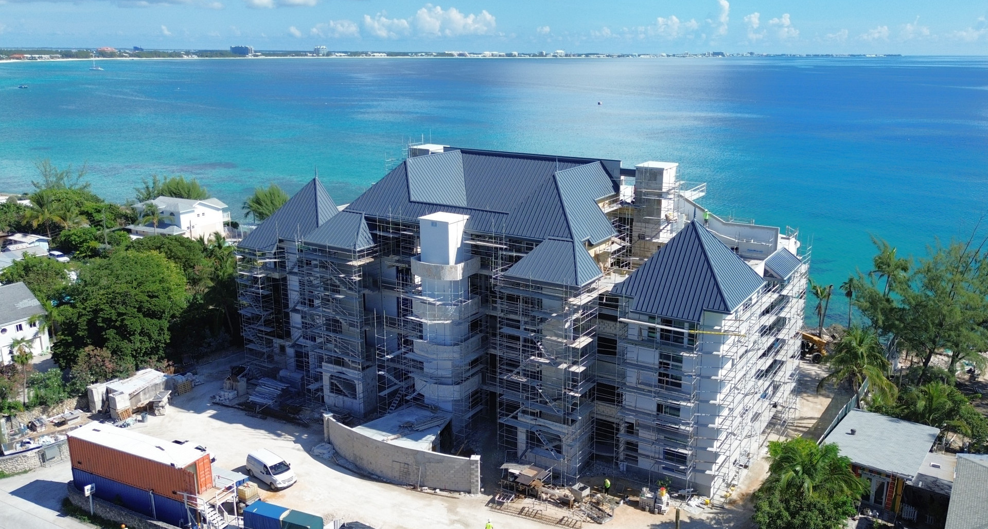 Laguna Del Mar #6 | Seven Mile Beach – Waterfront condo with excellent rental income