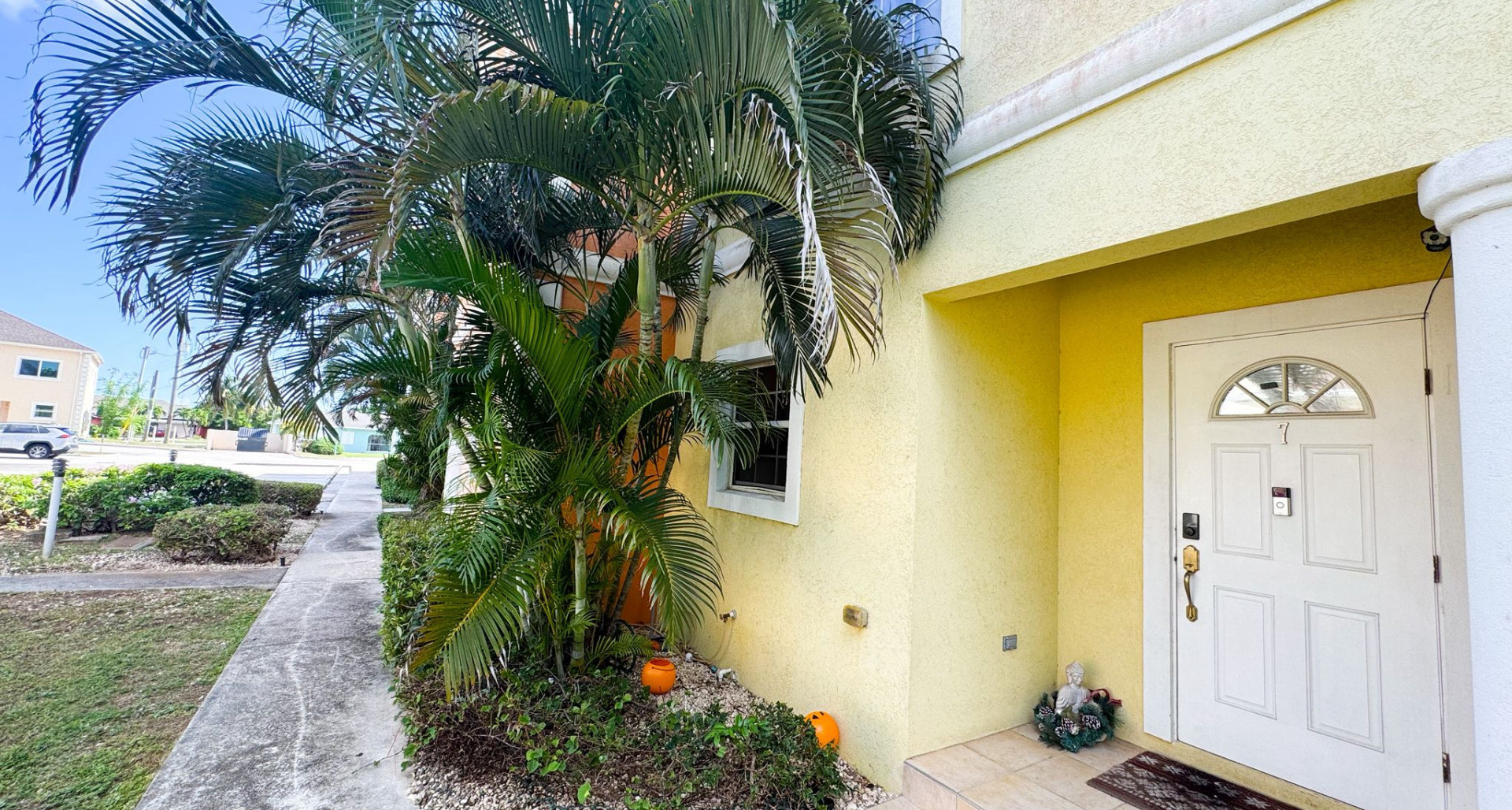 South Shore spacious 3 bedroom Seafront Penthouse