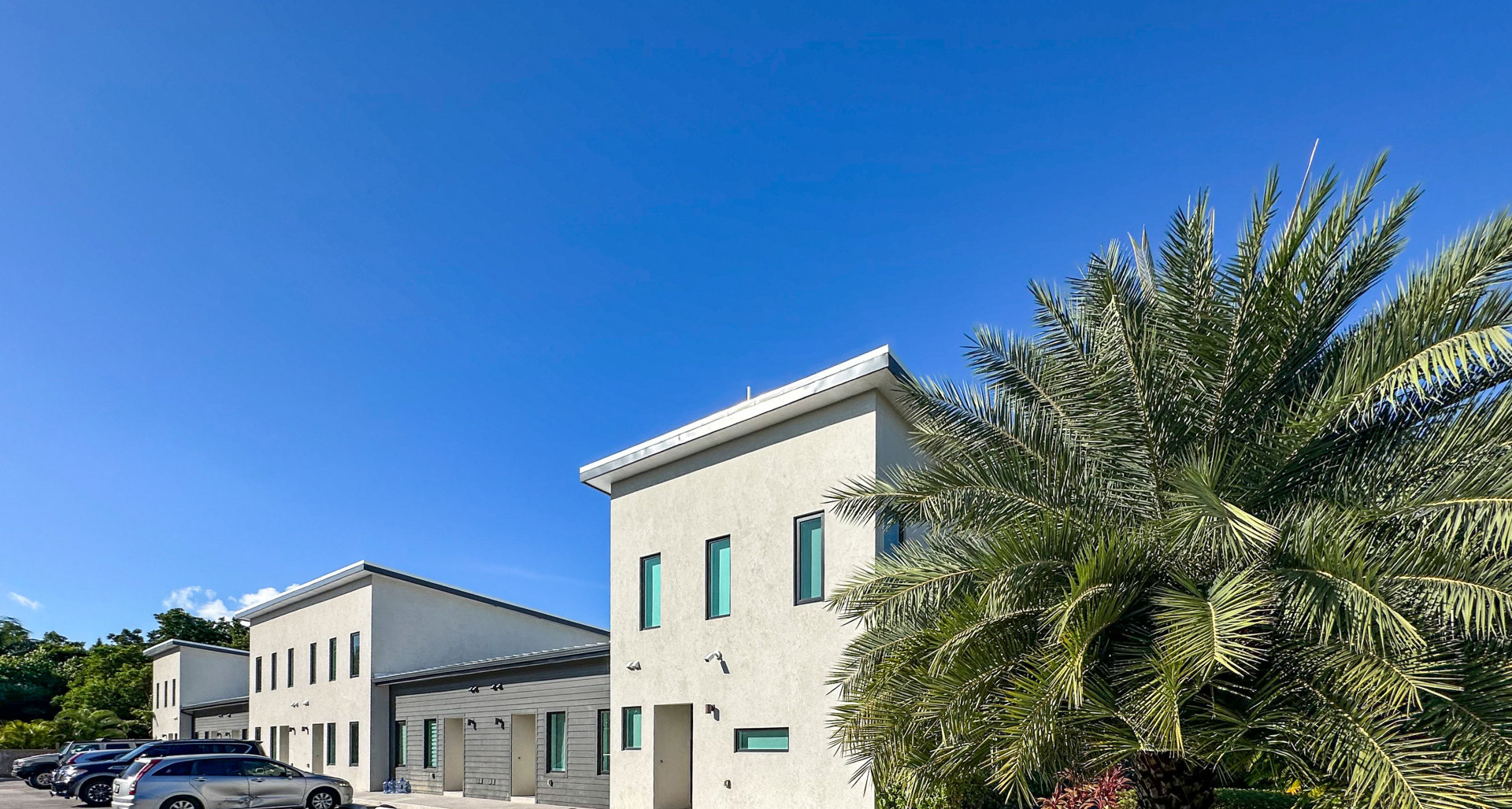 Amaray 1 Bedroom Contemporary Condominium image 2