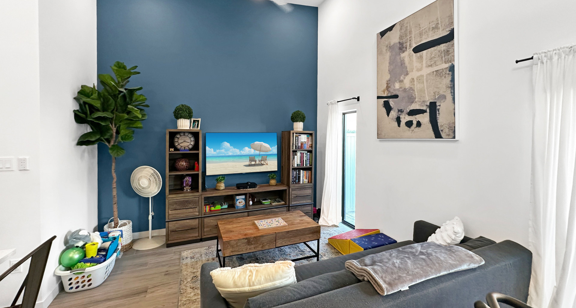 Amaray 1 Bedroom Contemporary Condominium image 3