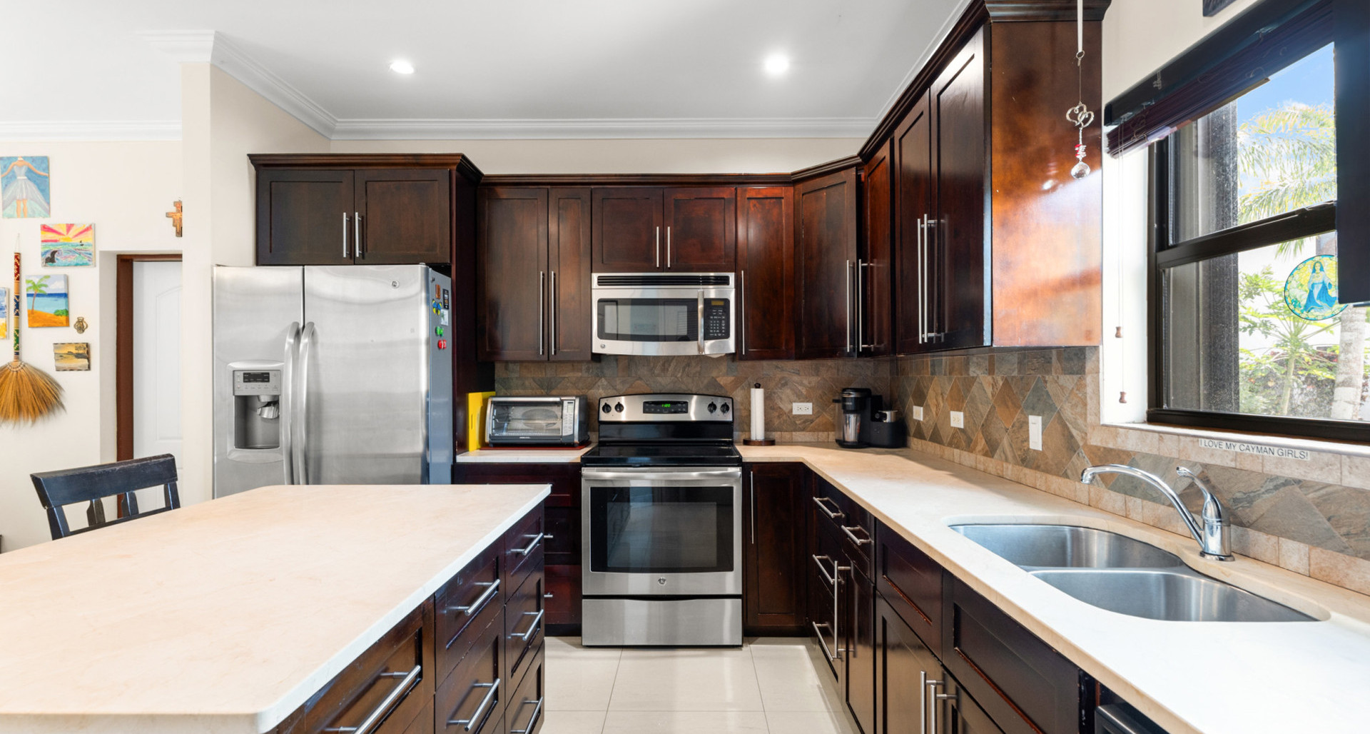 Hilton Estates – 2 Bed End Unit, Excellent Location image 2