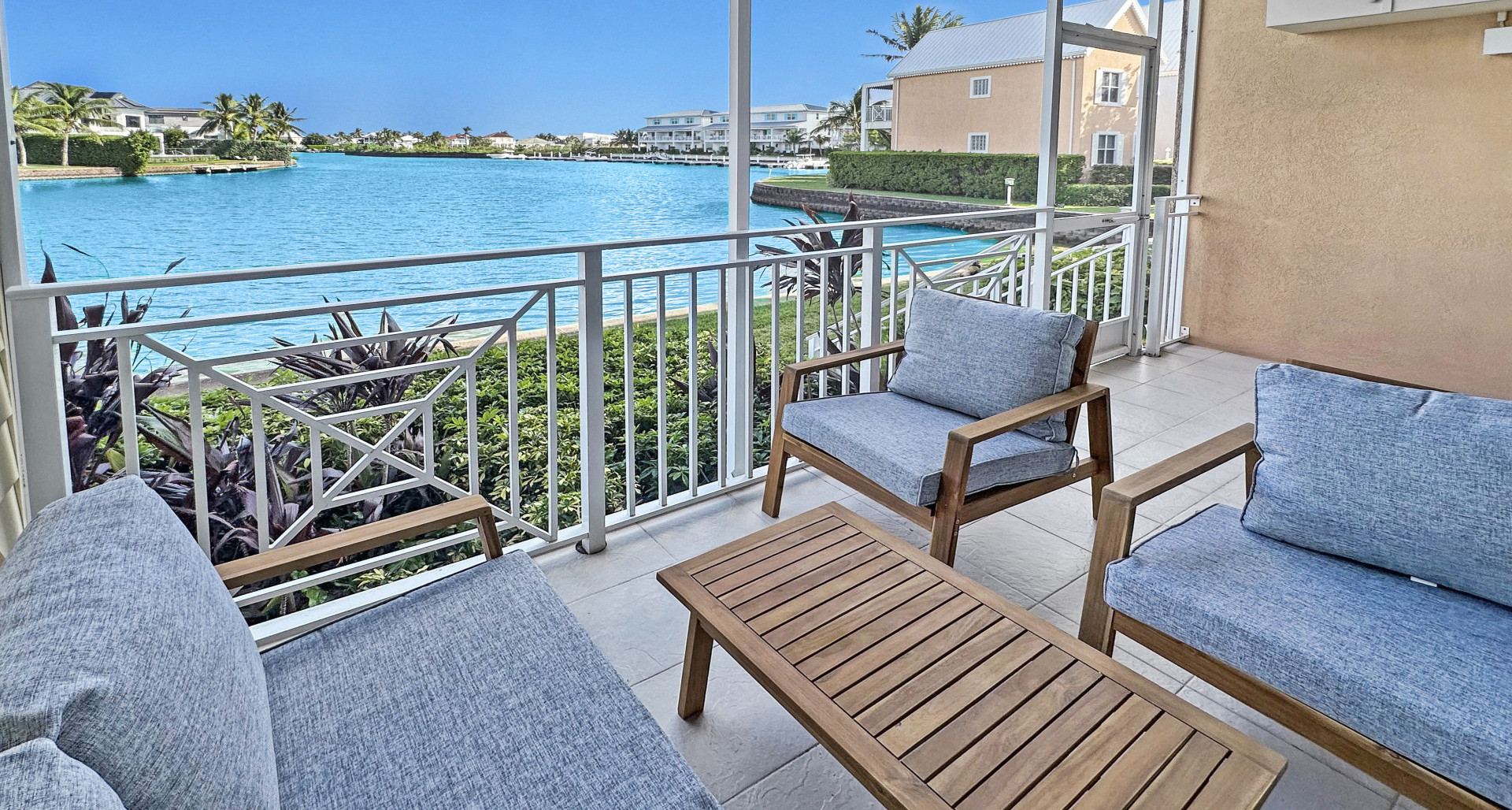 Careenage 1 Bdrm Waterfront Condo image 3