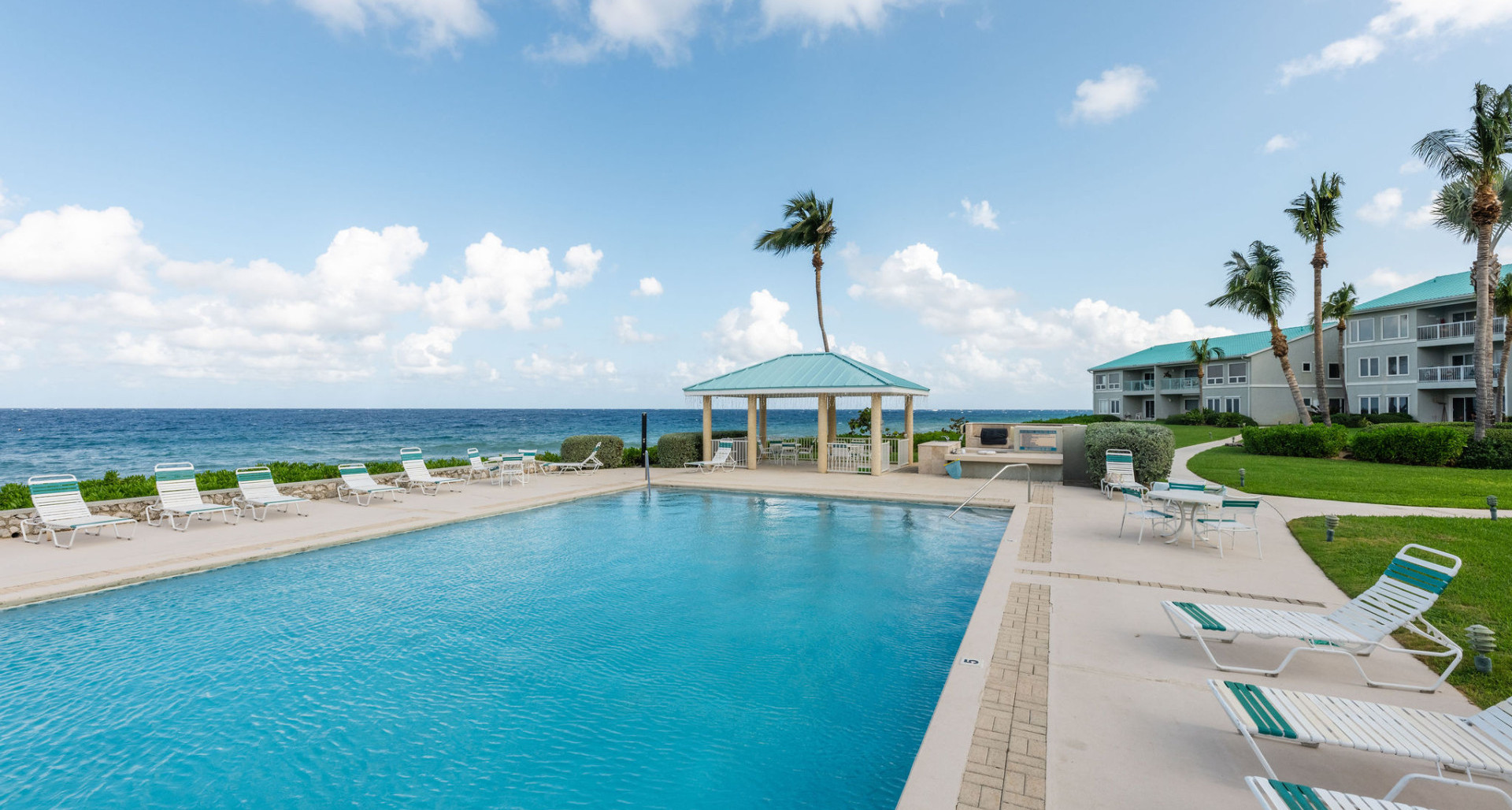 Ocean Front Top Floor Large Three Bed Ocean Pointe Villas