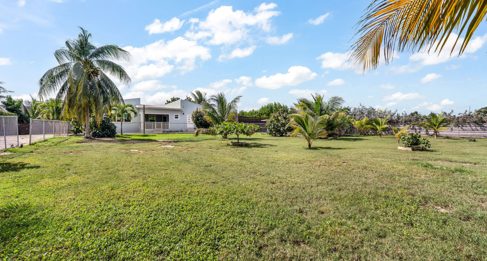 Development Opportunity Detached Home on 1 acre in Spotts