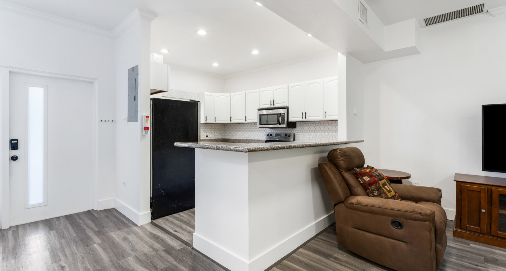 Triumph Village #8 (3 Bed, 3.5 Bath End Unit Townhome) image 2